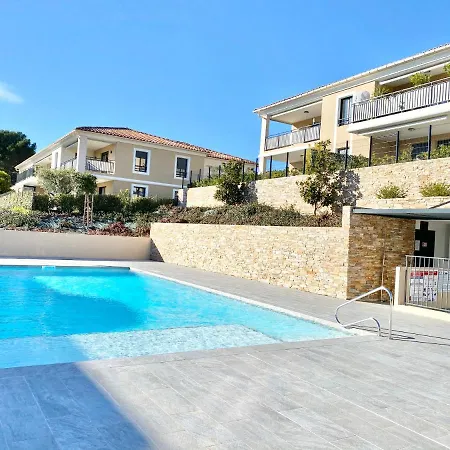 Ivoire Piscine * Boulouris-sur-Mer